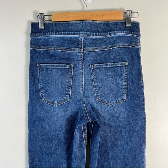 Spanx 20231R Cropped Flare Denim Jeans Size Medium Medium Wash Dip Dye Raw Hem - Picture 11 of 12